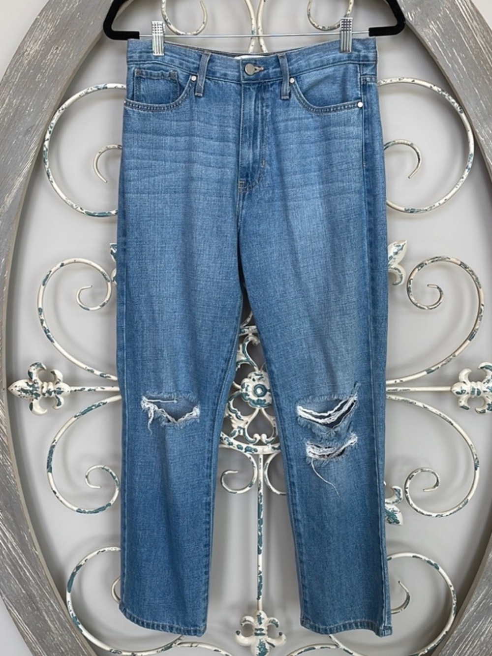 vestique Distressed Straight Leg Jeans in Medium Blue